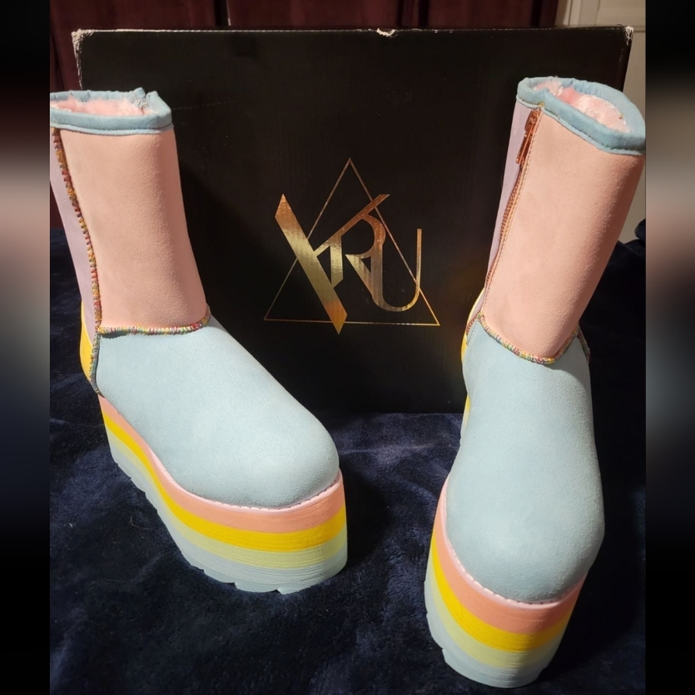 YRU Qozii pastel platform boot